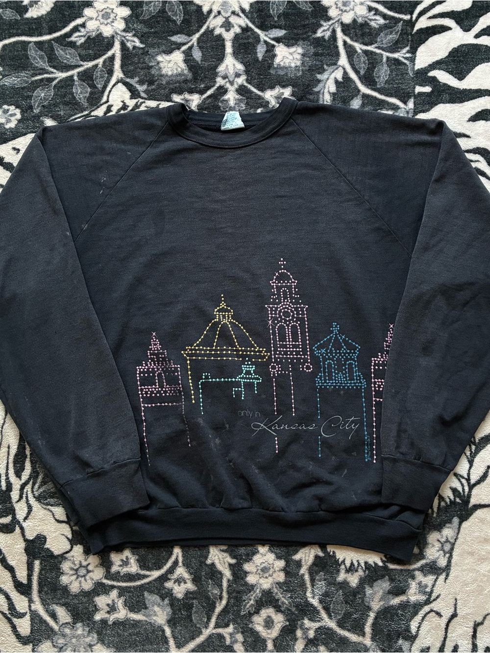 002 - VINTAGE 90s KANSAS CITY PLAZA FADED DOWNTOWN SWEATSHIRT